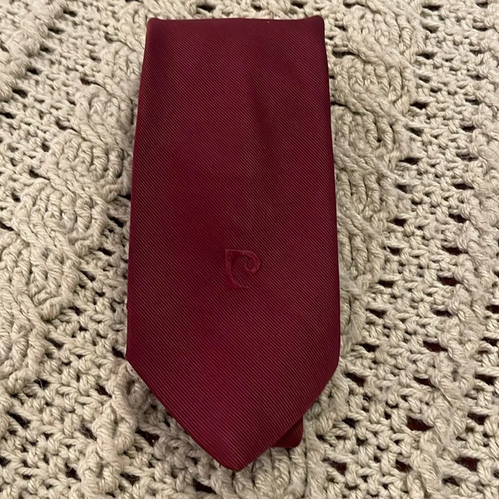 Vtg Pierre Cardin Hudson Tie‎ Paris New York 100% Imported Polyester Burgundy